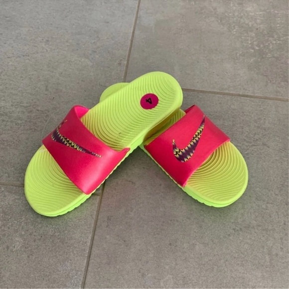 NWOT Nike Slides/slip on sandals Sz 5.5/6 pink Neon Logo Print - Picture 1 of 3